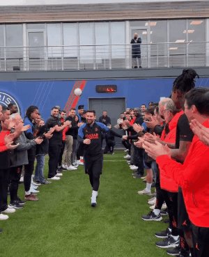 1672850178610024885.gif 梅西.gif